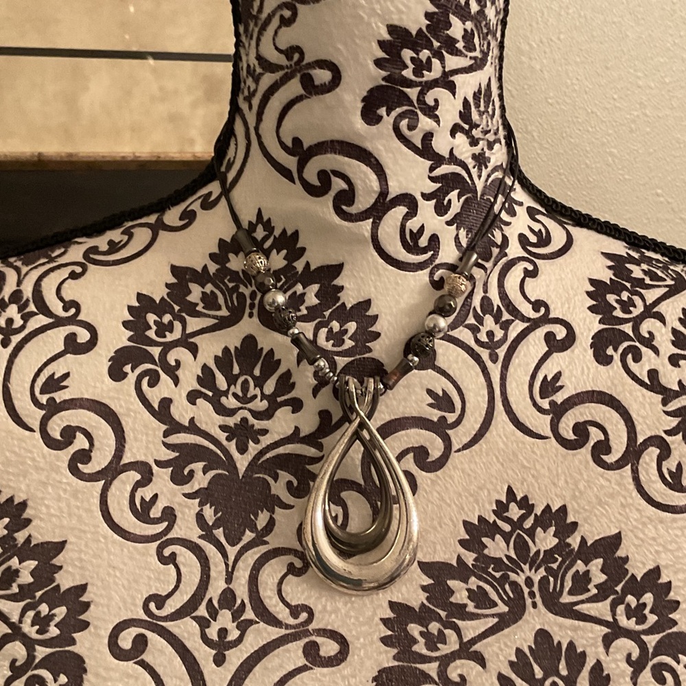 Elegant Silver Pendant Necklace